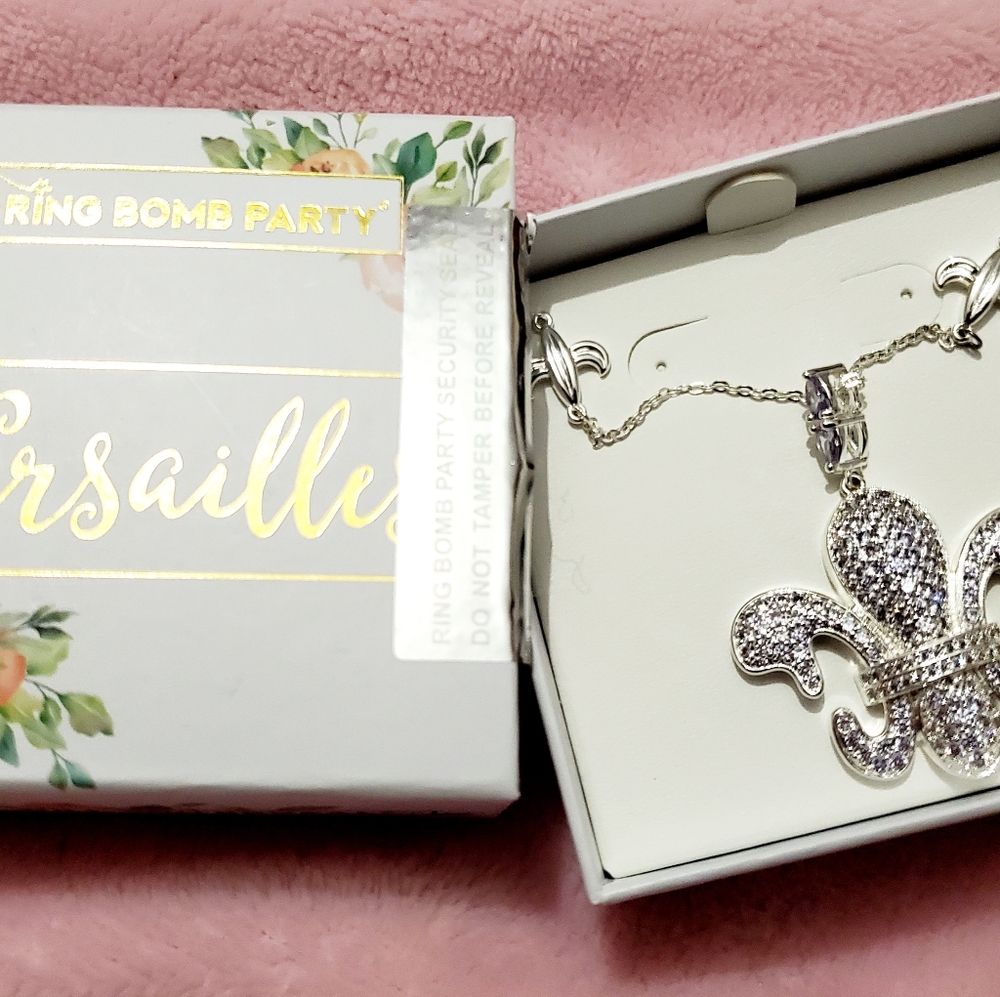 Ring Bomb Party Versailles Antoinette Necklace fl